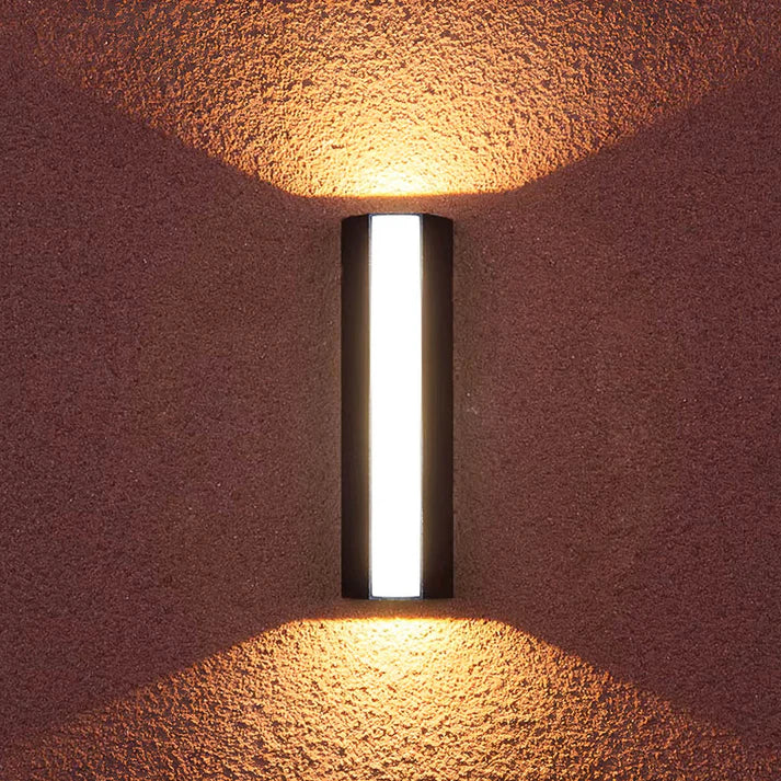 Outdoor 2-way Wall Light