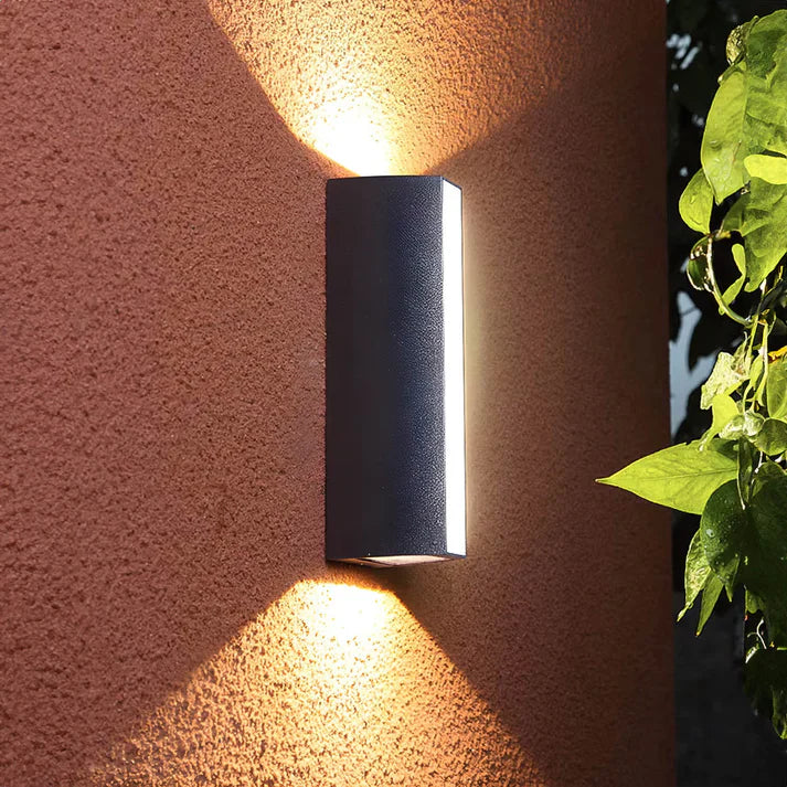 Outdoor 2-way Wall Light
