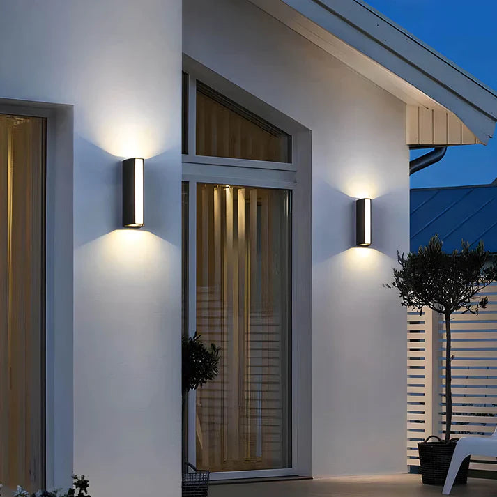 Outdoor 2-way Wall Light